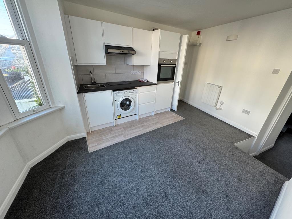Lot: 72 - ONE-BEDROOM FLAT - Kitchen - living room